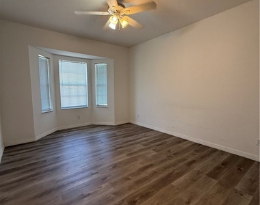 8416 Bernwood Cove Loop - Photo Thumbnail 10