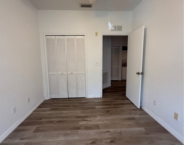 8416 Bernwood Cove Loop - Photo Thumbnail 23