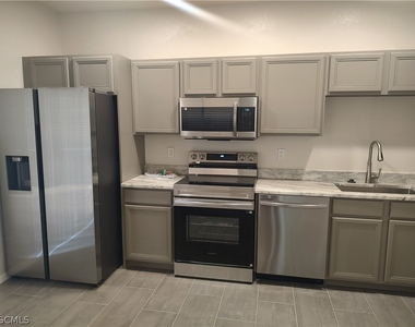 2434 Laurentina Lane - Photo Thumbnail 4