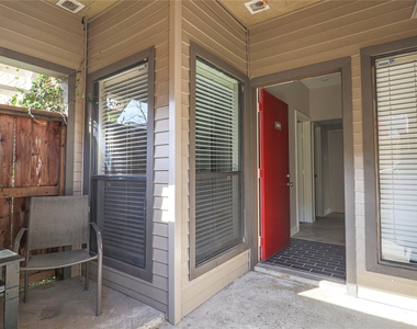 2025 Augusta Drive - Photo Thumbnail 12