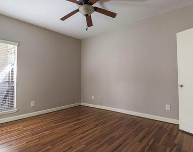 2025 Augusta Drive - Photo Thumbnail 9
