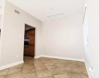 2025 Augusta Drive - Photo Thumbnail 7