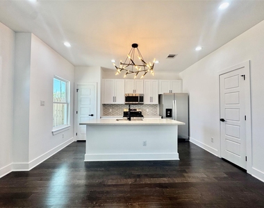 6928 Paris Street - Photo Thumbnail 3