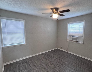 1610 Mystic Street - Photo Thumbnail 3