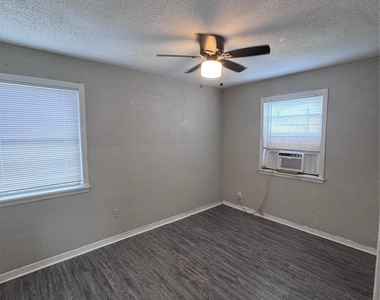 1610 Mystic Street - Photo Thumbnail 4