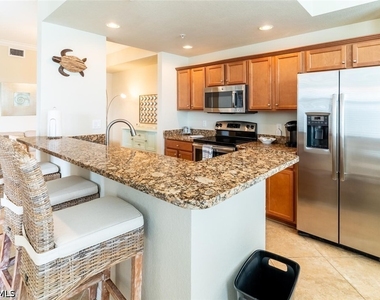 9731 Acqua Court - Photo Thumbnail 12