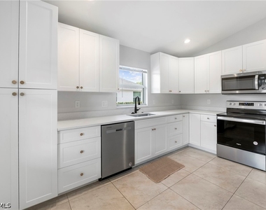 27302 Dortch Avenue - Photo Thumbnail 12