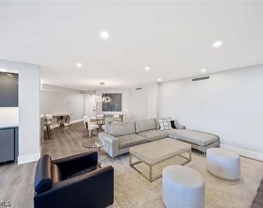 6075 Pelican Bay Boulevard - Photo Thumbnail 9
