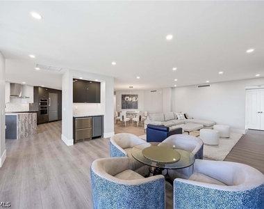 6075 Pelican Bay Boulevard - Photo Thumbnail 12