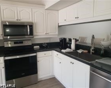2448 Hidden Lake Drive - Photo Thumbnail 6