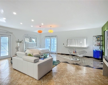 10242 Vanderbilt Drive - Photo Thumbnail 4