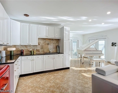 10242 Vanderbilt Drive - Photo Thumbnail 7