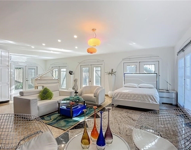 10242 Vanderbilt Drive - Photo Thumbnail 3