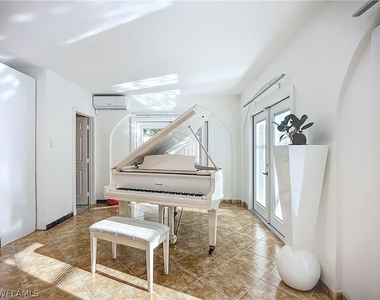 10242 Vanderbilt Drive - Photo Thumbnail 2