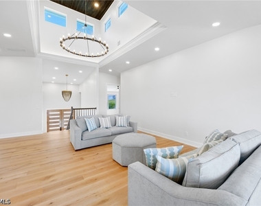 1836 Harbor Lane - Photo Thumbnail 5