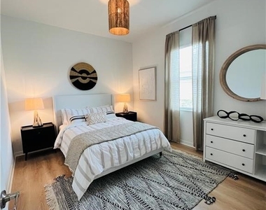 6003 Diamonte Place - Photo Thumbnail 11