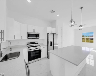 3312 11th Street W - Photo Thumbnail 6
