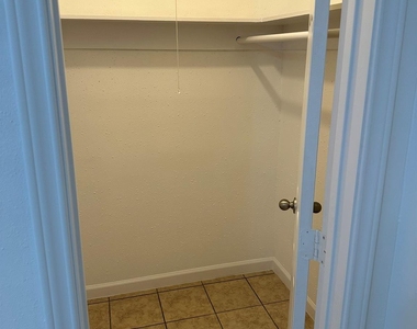 301 Avondale Street - Photo Thumbnail 13
