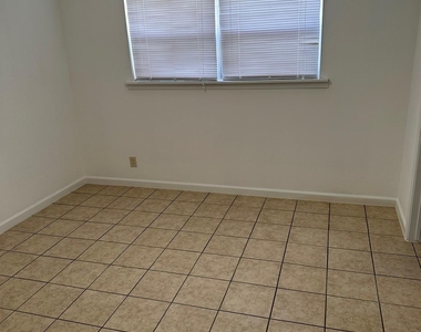 301 Avondale Street - Photo Thumbnail 10