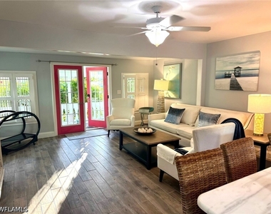 981 8th Terrace N - Photo Thumbnail 2