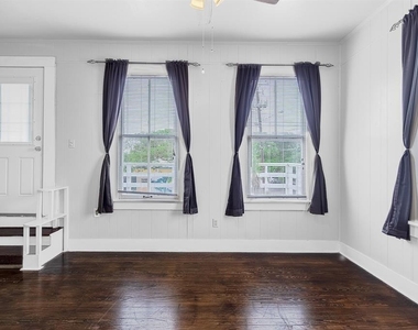 2102 Avenue O 1/2 - Photo Thumbnail 2