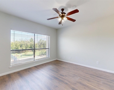 793 Davis Road - Photo Thumbnail 12