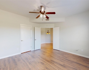 793 Davis Road - Photo Thumbnail 13