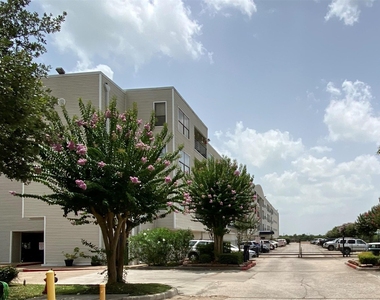 793 Davis Road - Photo Thumbnail 17