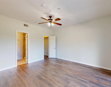 793 Davis Road - Photo Thumbnail 9