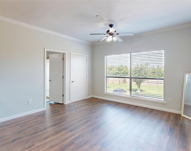 793 Davis Road - Photo Thumbnail 5