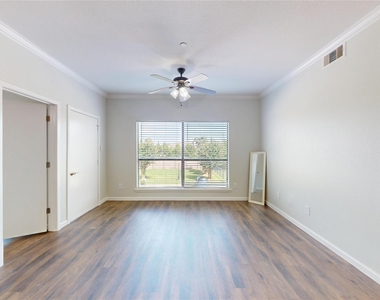 793 Davis Road - Photo Thumbnail 4