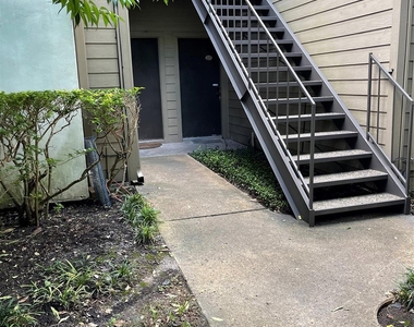 10053 Westpark Drive - Photo Thumbnail 6