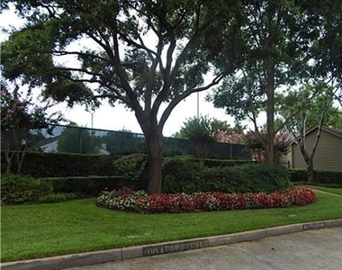 10053 Westpark Drive - Photo Thumbnail 8