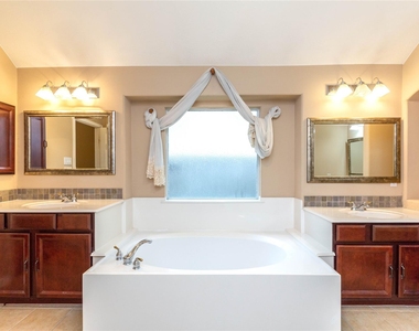2201 Signal Hill Drive - Photo Thumbnail 32