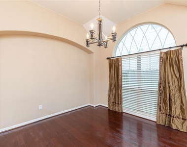 2201 Signal Hill Drive - Photo Thumbnail 11