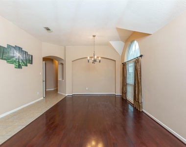2201 Signal Hill Drive - Photo Thumbnail 13