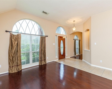 2201 Signal Hill Drive - Photo Thumbnail 9