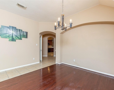 2201 Signal Hill Drive - Photo Thumbnail 10