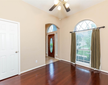 2201 Signal Hill Drive - Photo Thumbnail 5