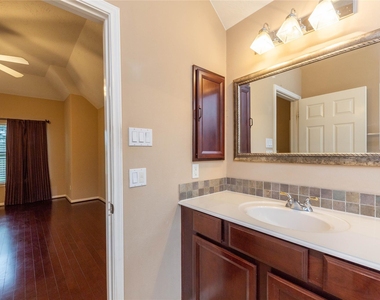 2201 Signal Hill Drive - Photo Thumbnail 31