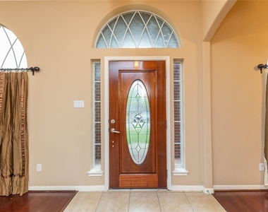 2201 Signal Hill Drive - Photo Thumbnail 4