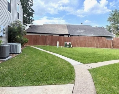 178 April Point N Drive N - Photo Thumbnail 14