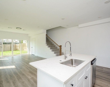 4358 Clover Street - Photo Thumbnail 7