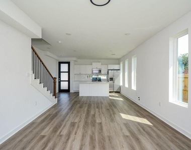 4358 Clover Street - Photo Thumbnail 9
