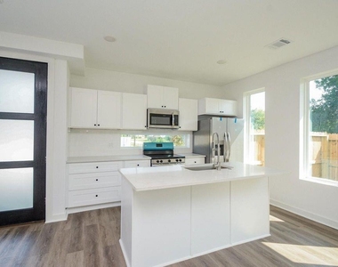 4358 Clover Street - Photo Thumbnail 3