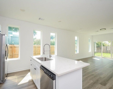 4358 Clover Street - Photo Thumbnail 5