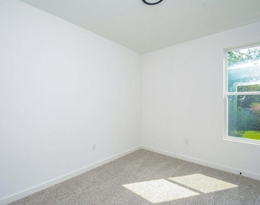 4358 Clover Street - Photo Thumbnail 25