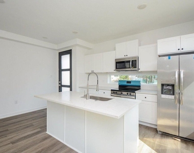 4358 Clover Street - Photo Thumbnail 6