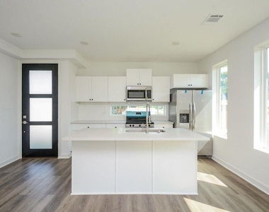 4358 Clover Street - Photo Thumbnail 2