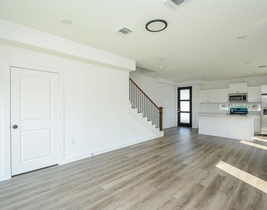 4358 Clover Street - Photo Thumbnail 8